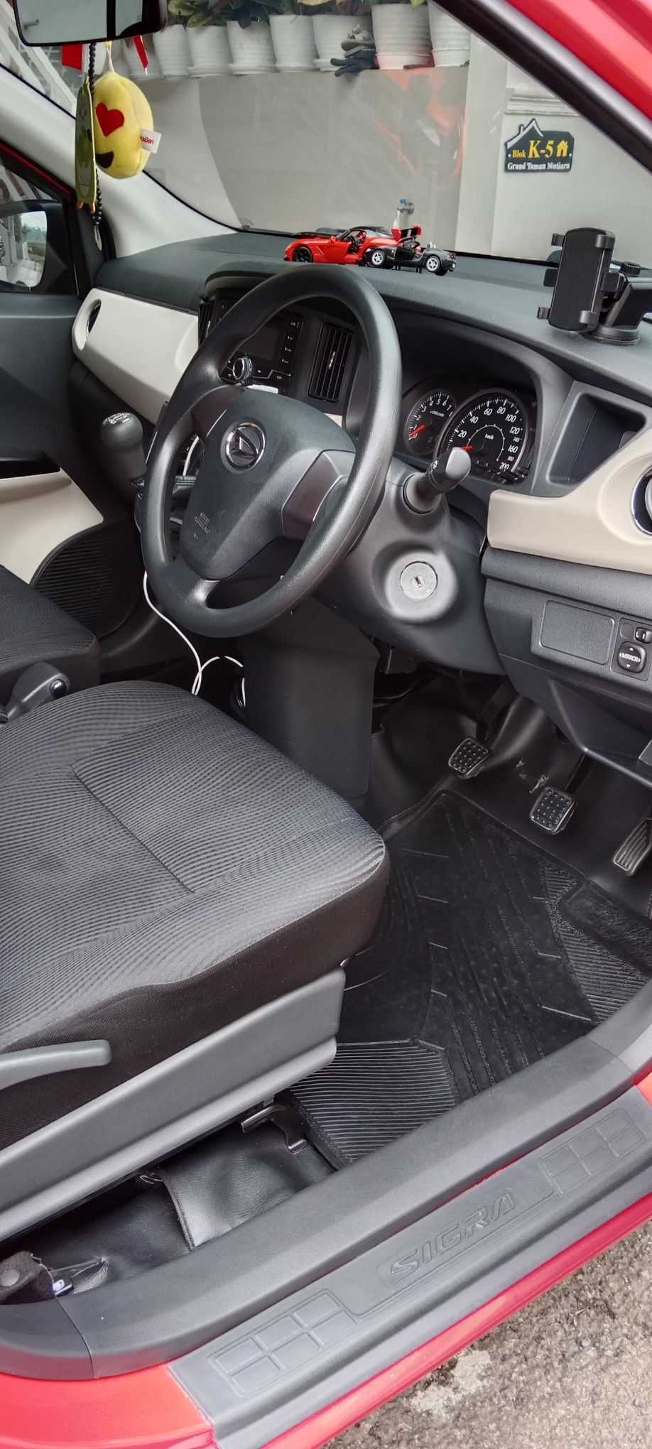 2019 Daihatsu Sigra 1.2 R DLX MT 2019 Daihatsu Sigra 1.2 R DLX MT