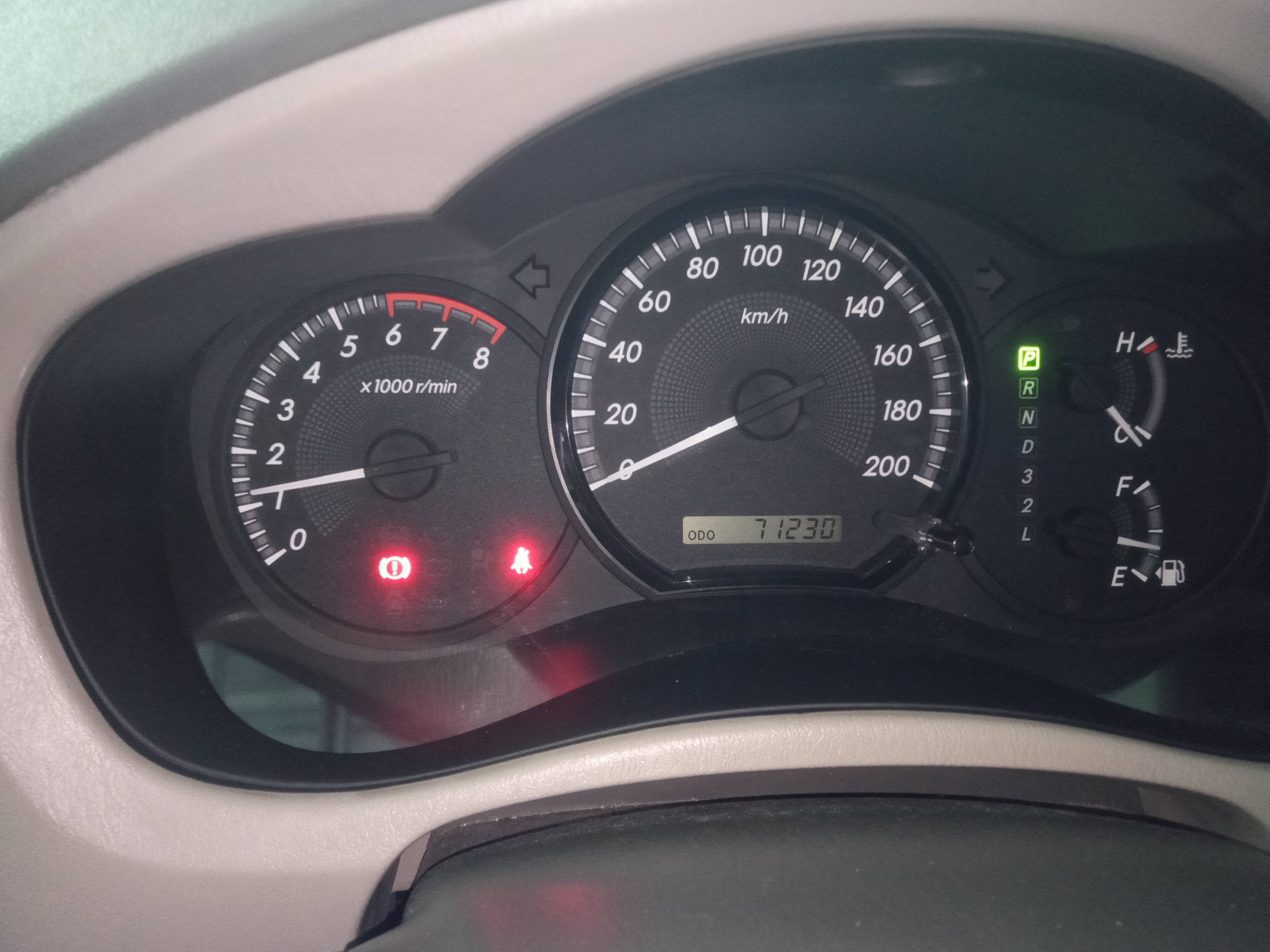 2013 Toyota Kijang Innova 2.0 G AT LUX 2013 Toyota Kijang Innova 2.0 G AT LUX