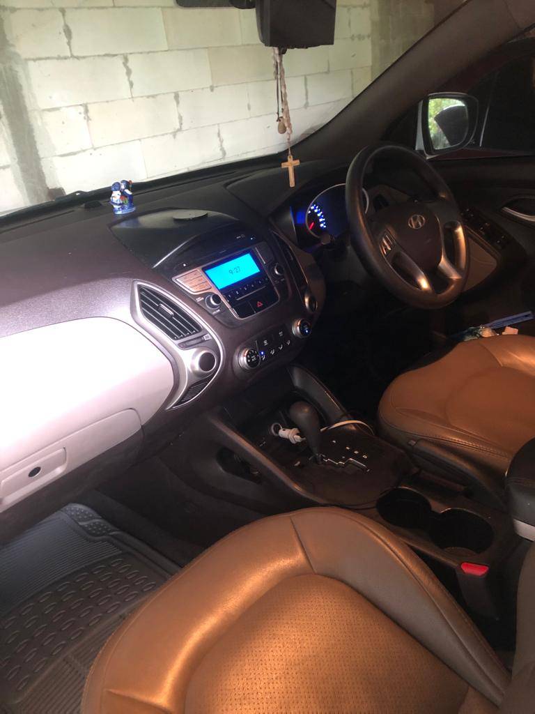 2012 Hyundai Tucson 2.0L GLS AT 2012 Hyundai Tucson 2.0L GLS AT