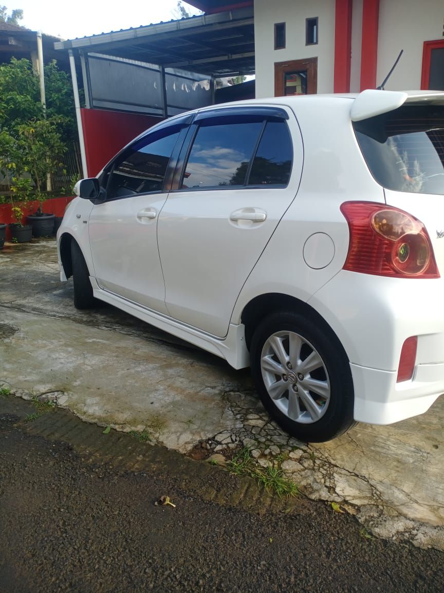 2012 Toyota Yaris E Grade M/T 2012 Toyota Yaris E Grade M/T