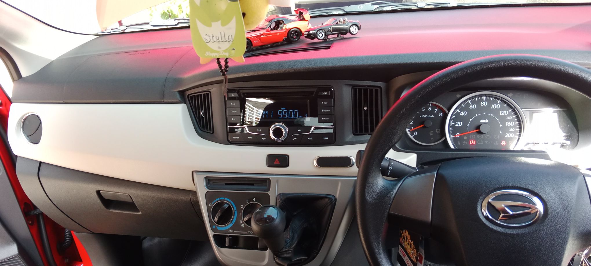 2012 Daihatsu Sigra 1.2 R DLX MT 2012 Daihatsu Sigra 1.2 R DLX MT