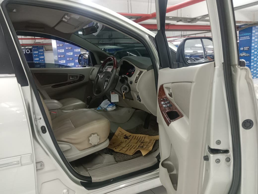 2013 Toyota Innova 2013 Toyota Innova