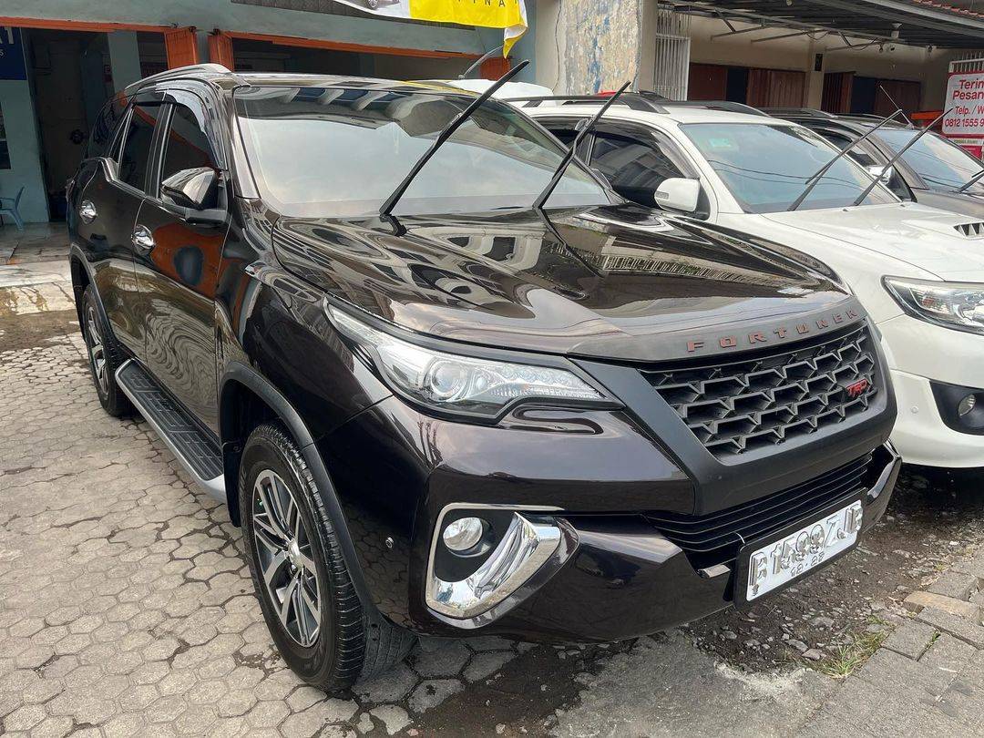 2017 Toyota Fortuner VRZ 4X2 TRD 2.4L AT 2017 Toyota Fortuner VRZ 4X2 TRD 2.4L AT