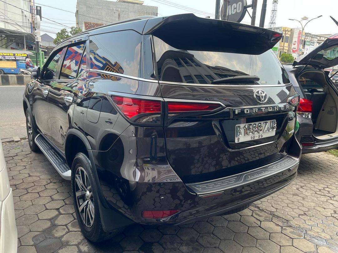 2017 Toyota Fortuner VRZ 4X2 TRD 2.4L AT 2017 Toyota Fortuner VRZ 4X2 TRD 2.4L AT