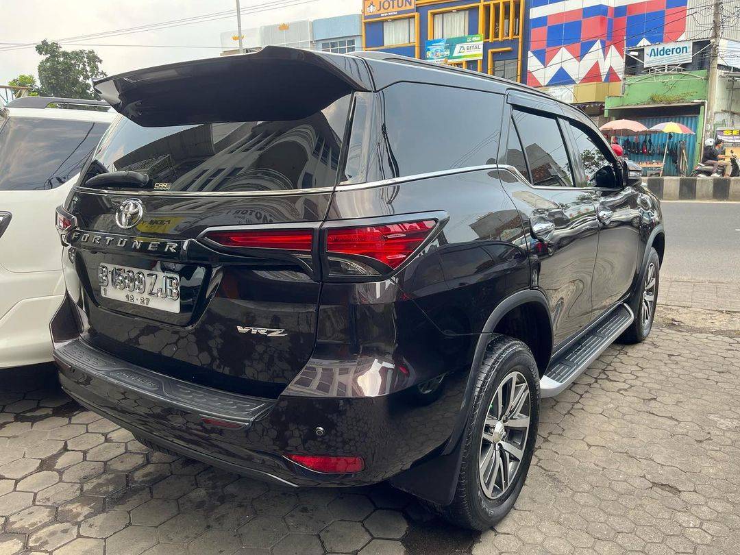 2017 Toyota Fortuner VRZ 4X2 TRD 2.4L AT 2017 Toyota Fortuner VRZ 4X2 TRD 2.4L AT