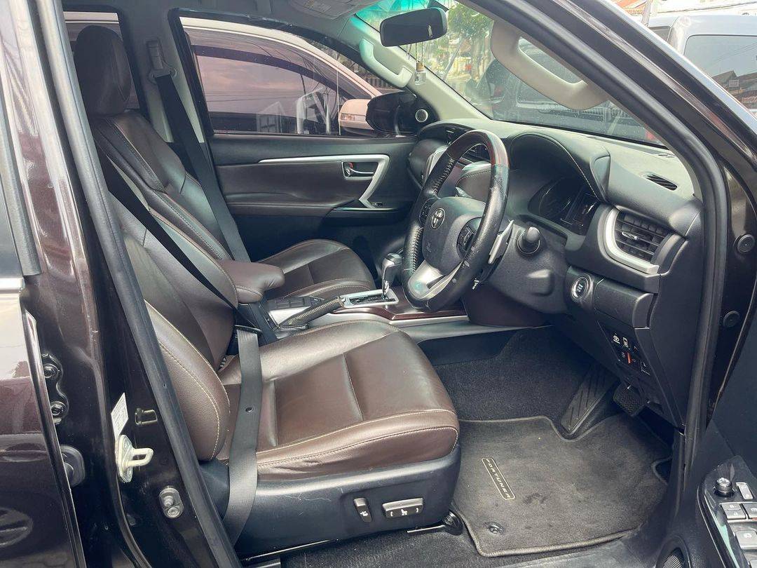 2017 Toyota Fortuner VRZ 4X2 TRD 2.4L AT 2017 Toyota Fortuner VRZ 4X2 TRD 2.4L AT