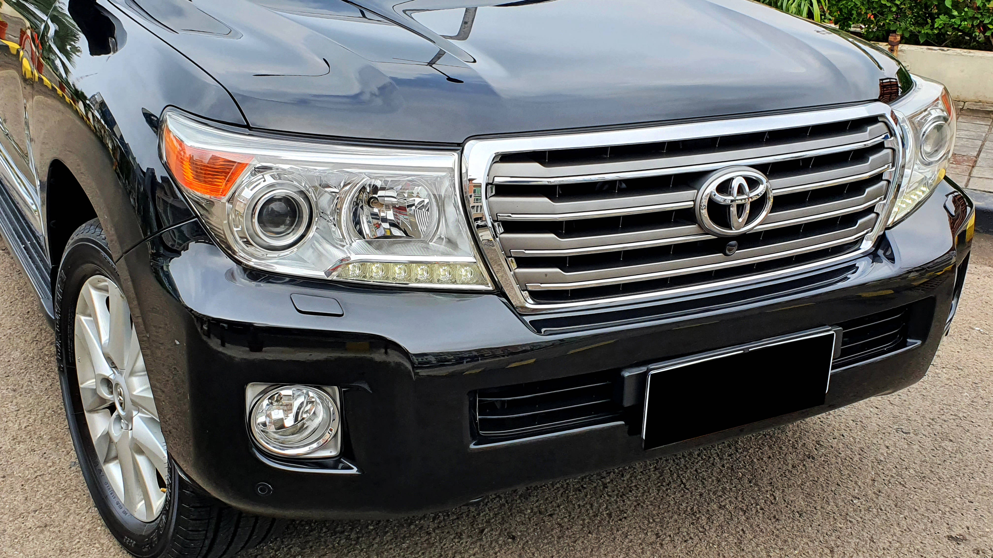 Dijual 2013 Toyota Land Cruiser  LC 200 Full Spec LC 200 Full Spec Bekas