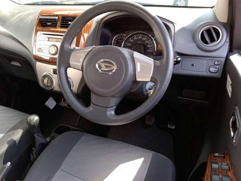 2014 Daihatsu Ayla  2014 Daihatsu Ayla