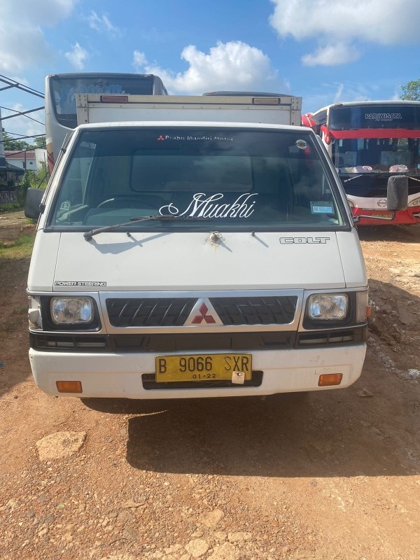 2011 Mitsubishi L300