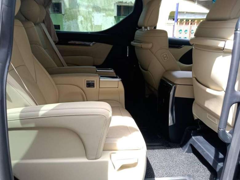 2020 Toyota Alphard  2.5 G A/T 2020 Toyota Alphard  2.5 G A/T