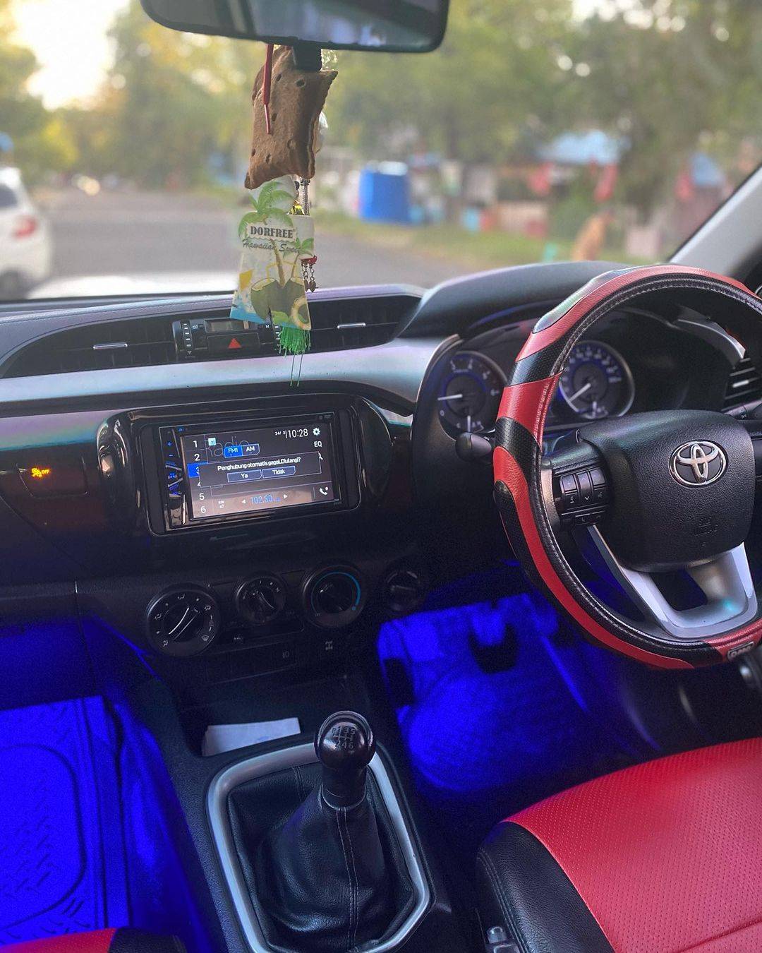 2015 Toyota Hilux Double Cabin G 2.5L MT 2015 Toyota Hilux Double Cabin G 2.5L MT