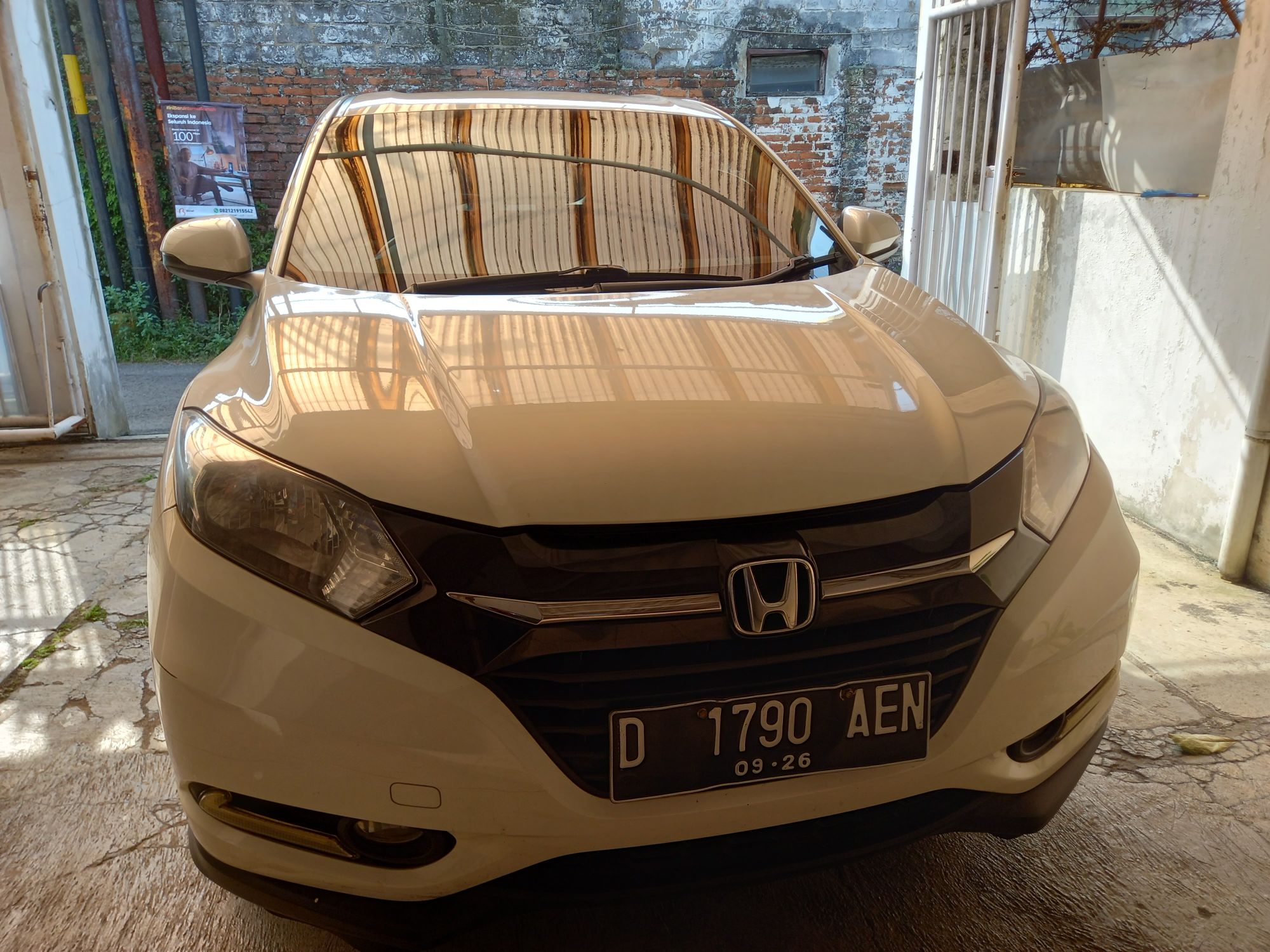 2016 Honda HRV  1.5L E CVT Bekas 2016 Honda HRV  1.5L E CVT Bekas