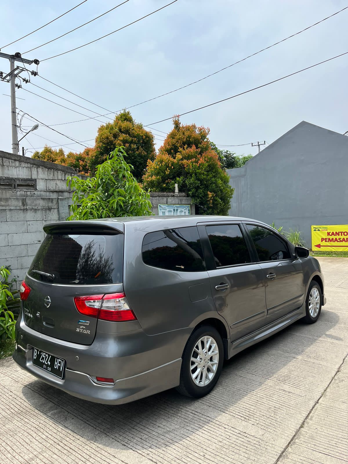 2015 Nissan Grand Livina 1.5 HWS CVT 2015 Nissan Grand Livina 1.5 HWS CVT