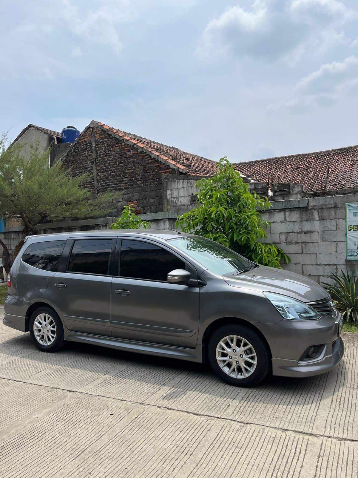 2015 Nissan Grand Livina 1.5 HWS CVT 2015 Nissan Grand Livina 1.5 HWS CVT