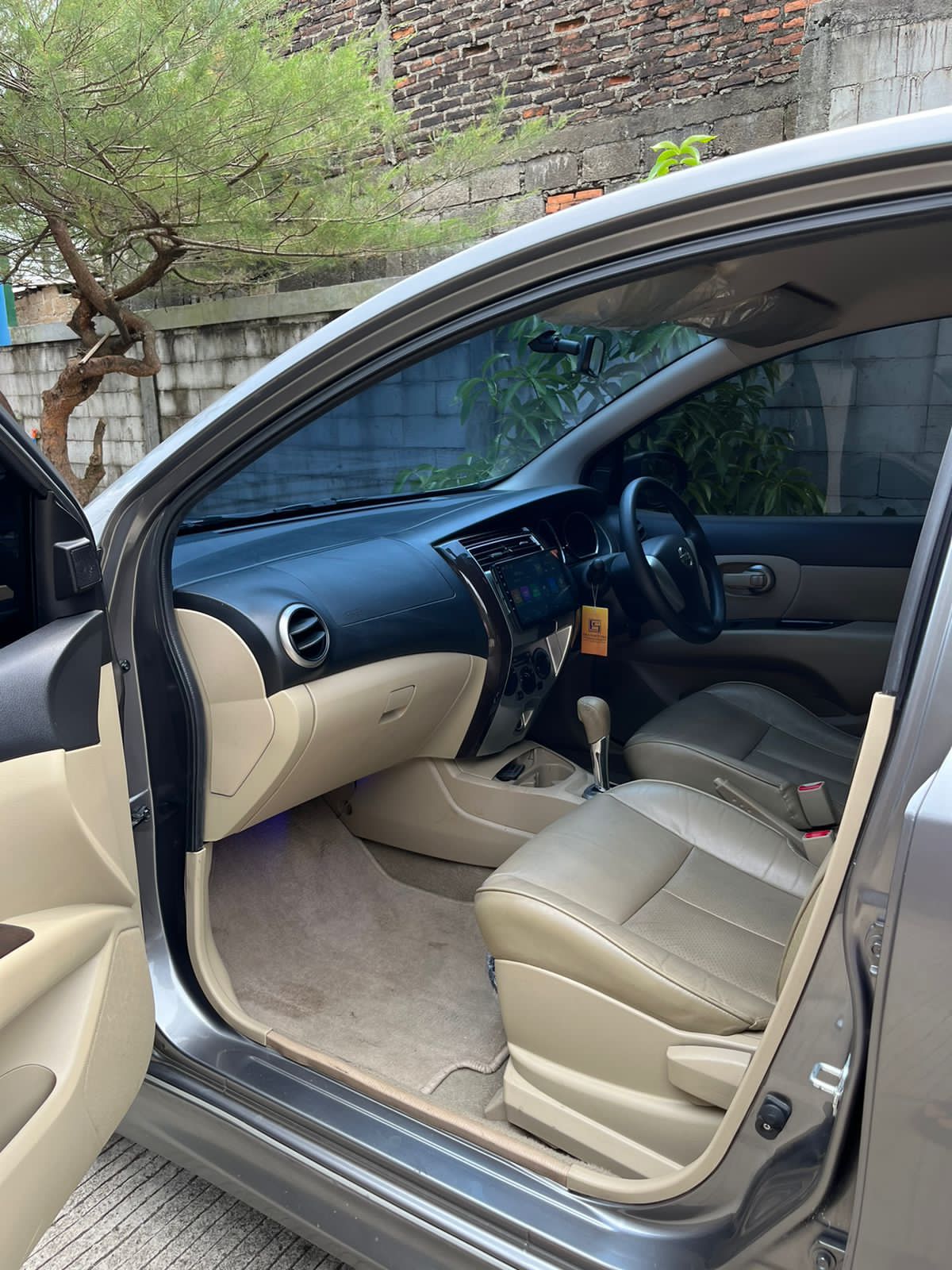 2015 Nissan Grand Livina 1.5 HWS CVT 2015 Nissan Grand Livina 1.5 HWS CVT