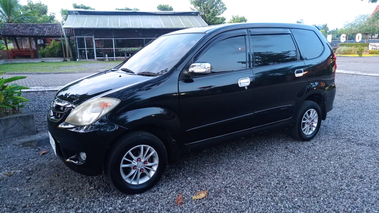 Second Hand 2011 Daihatsu Xenia Second Hand 2011 Daihatsu Xenia