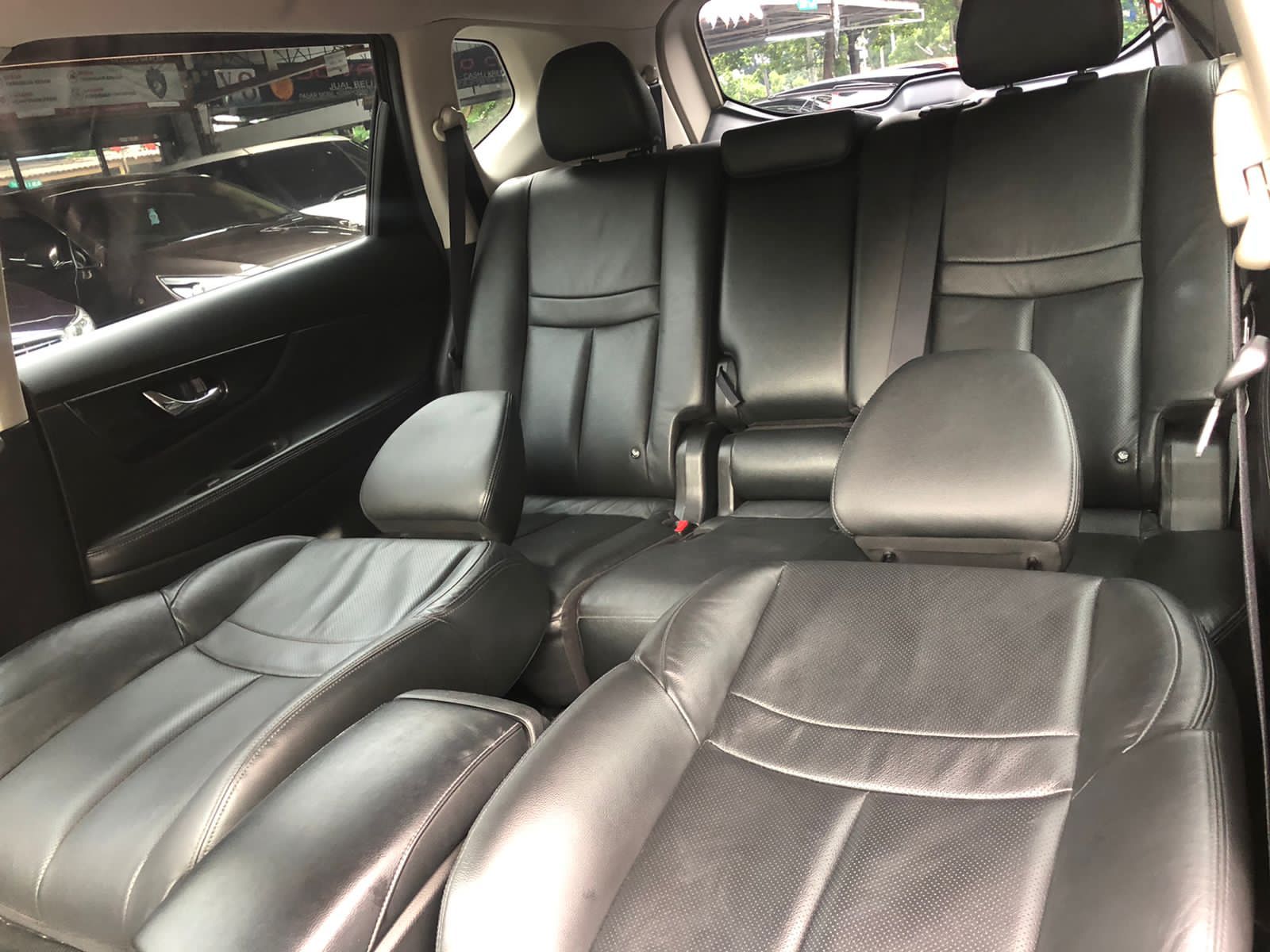 2015 Nissan X-Trail  2.5 XT AT 2015 Nissan X-Trail  2.5 XT AT