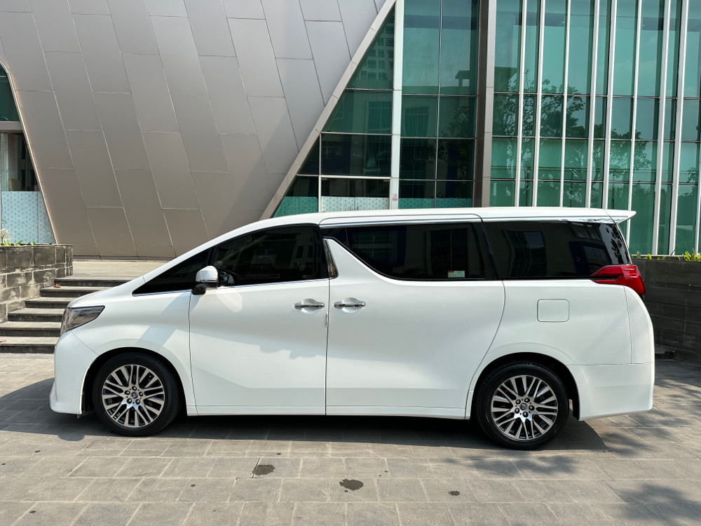 2017 Toyota Alphard 2.5 G A/T 2017 Toyota Alphard 2.5 G A/T