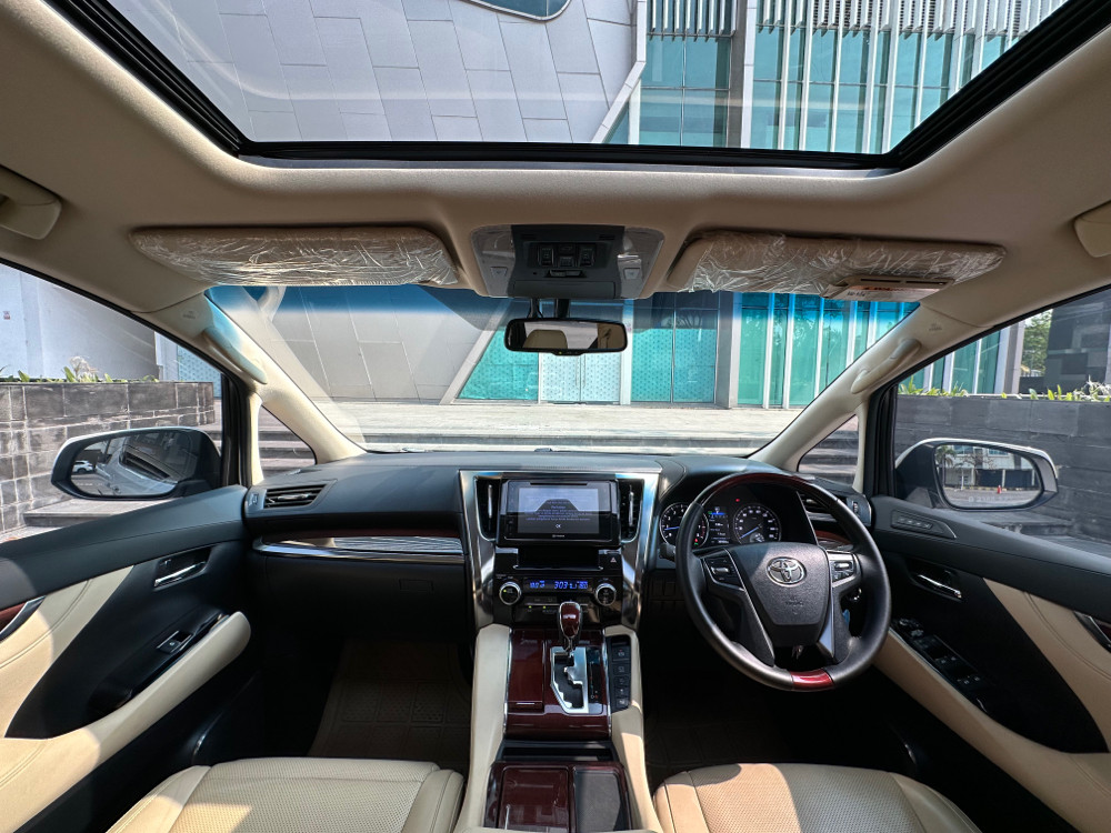 2017 Toyota Alphard 2.5 G A/T 2017 Toyota Alphard 2.5 G A/T