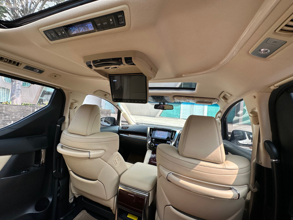 2017 Toyota Alphard 2.5 G A/T 2017 Toyota Alphard 2.5 G A/T