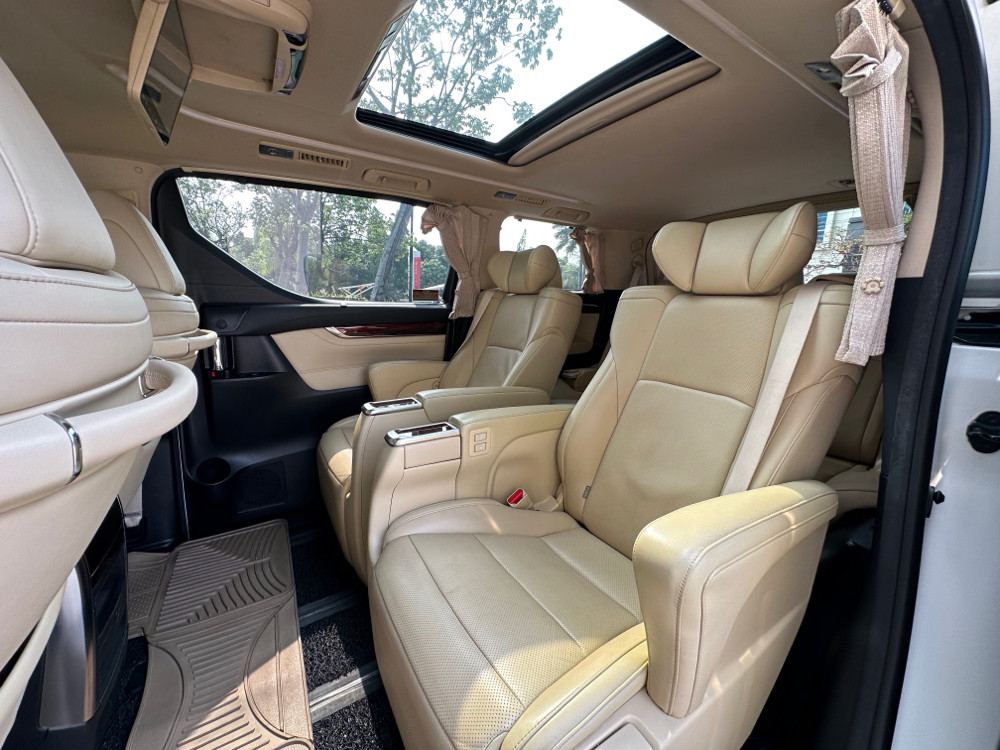 2017 Toyota Alphard 2.5 G A/T 2017 Toyota Alphard 2.5 G A/T