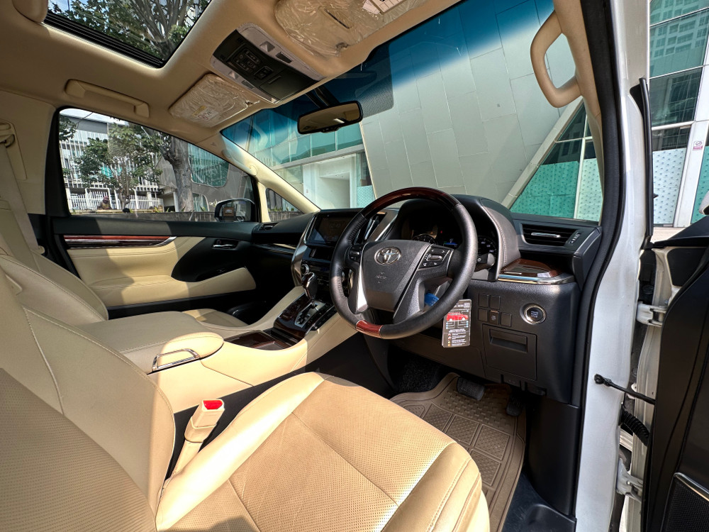 2017 Toyota Alphard 2.5 G A/T 2017 Toyota Alphard 2.5 G A/T