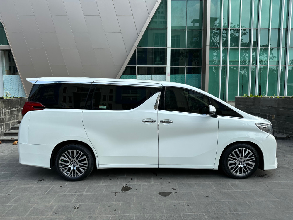 2017 Toyota Alphard 2.5 G A/T 2017 Toyota Alphard 2.5 G A/T
