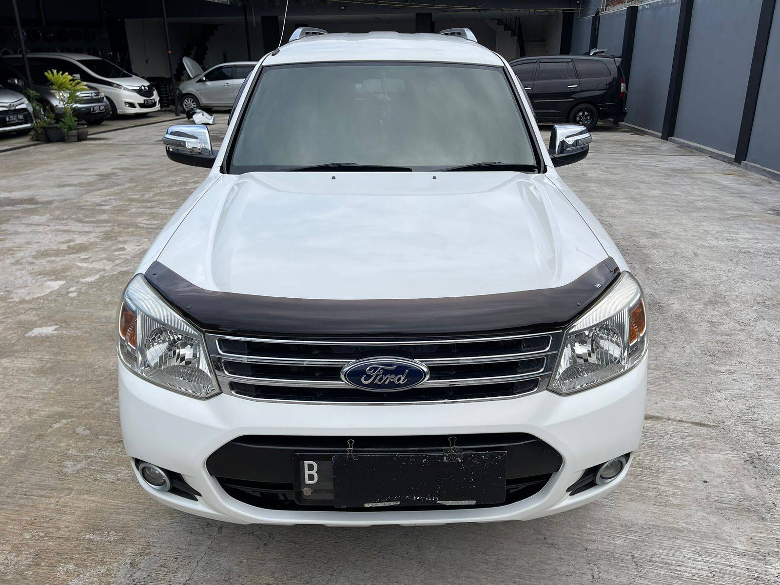 2013 Ford Everest 2.5 L XLT 4X2 AT 2.5 L XLT 4X2 AT bekas