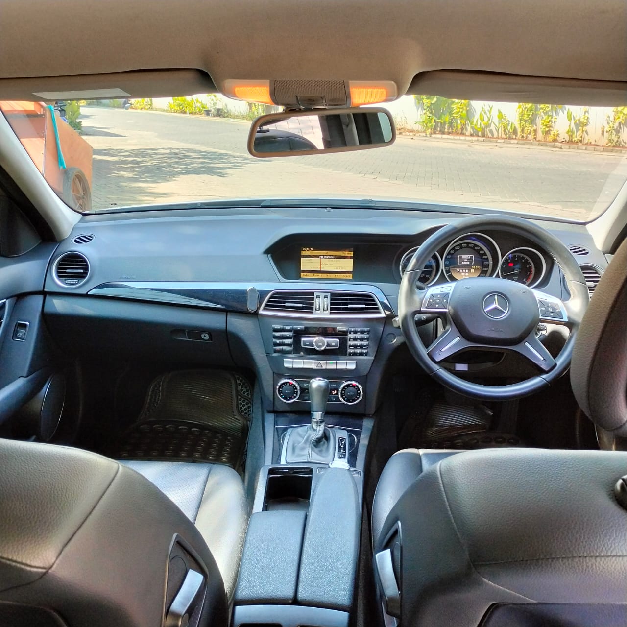 2012 Mercedes Benz C-Class  C 200 CGI CLASSIC 2012 Mercedes Benz C-Class  C 200 CGI CLASSIC