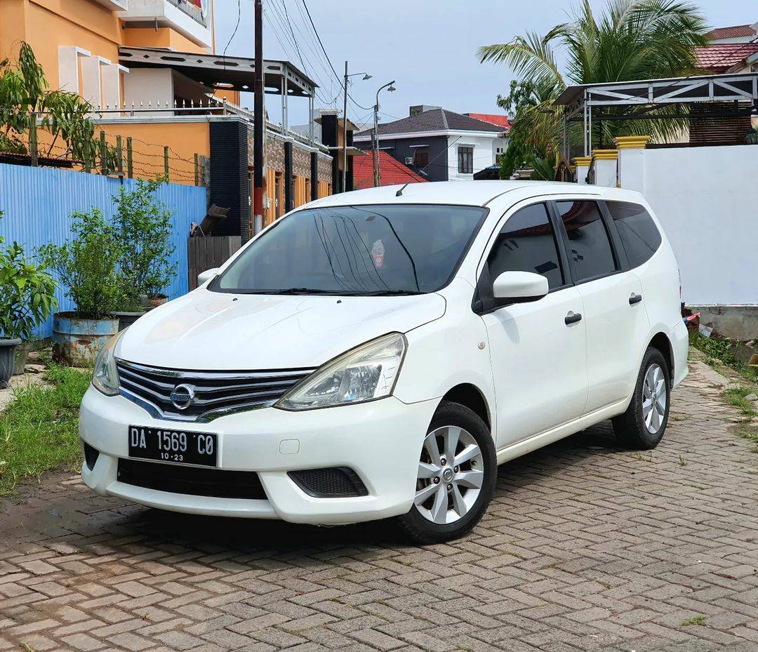 2013 Nissan Livina  XR 1.5 MT 2013 Nissan Livina  XR 1.5 MT