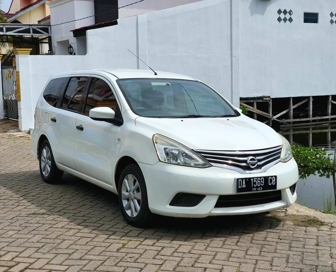 2013 Nissan Livina  XR 1.5 MT 2013 Nissan Livina  XR 1.5 MT