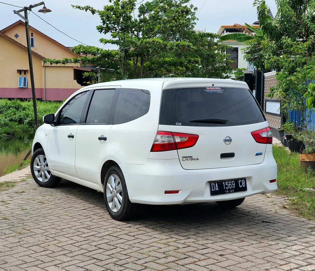 2013 Nissan Livina  XR 1.5 MT 2013 Nissan Livina  XR 1.5 MT