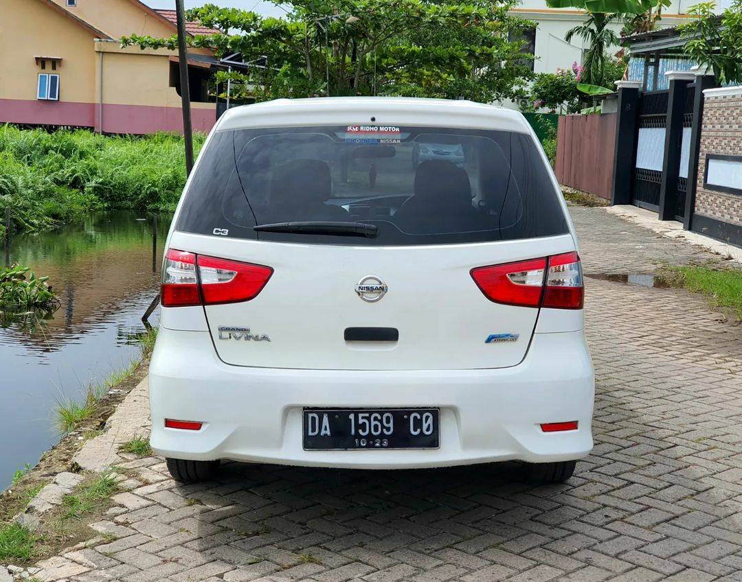 2013 Nissan Livina  XR 1.5 MT 2013 Nissan Livina  XR 1.5 MT