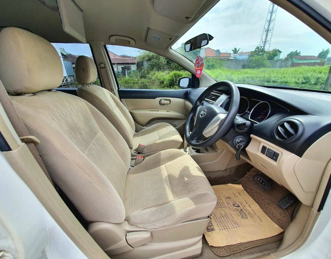 2013 Nissan Livina  XR 1.5 MT 2013 Nissan Livina  XR 1.5 MT