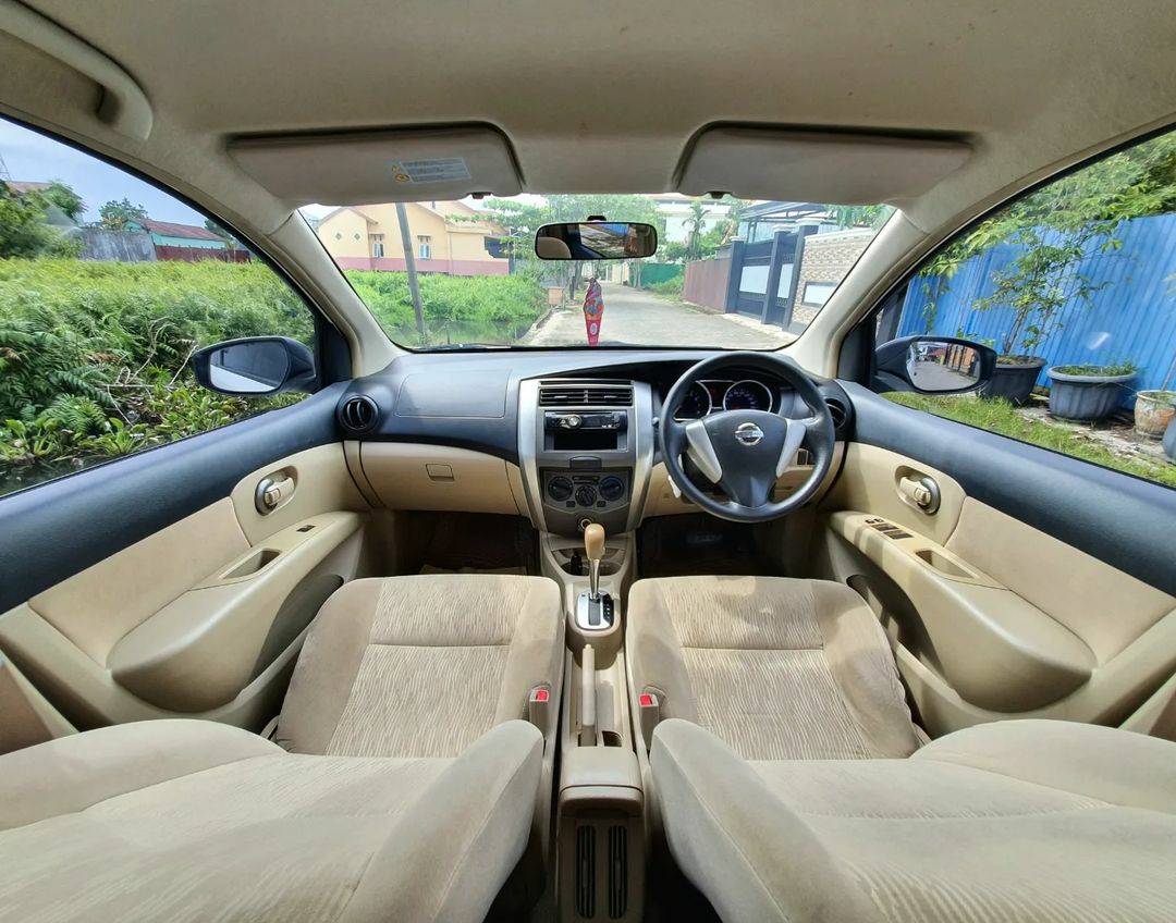 2013 Nissan Livina  XR 1.5 MT 2013 Nissan Livina  XR 1.5 MT