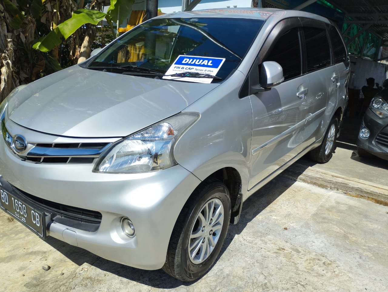 2015 Daihatsu Xenia  R DLX MT Bekas 2015 Daihatsu Xenia  R DLX MT Bekas