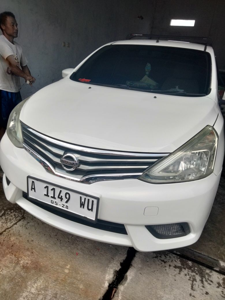 2013 Nissan Grand Livina 1.5 SV CVT Bekas 2013 Nissan Grand Livina 1.5 SV CVT Bekas