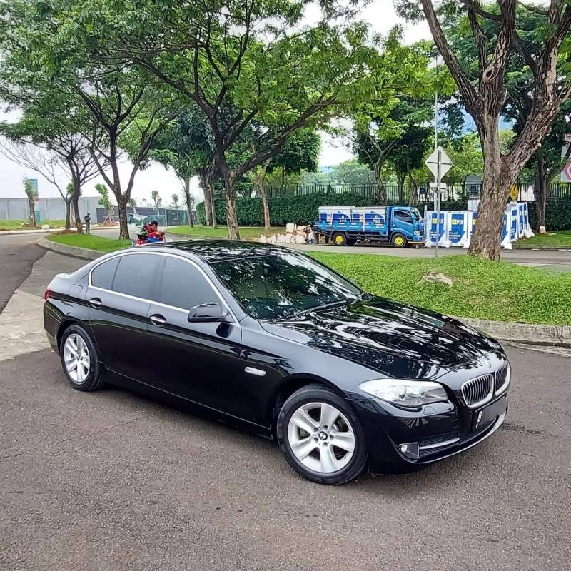 Dijual 2011 BMW 5 Series Sedan  528I AT 528I AT Bekas