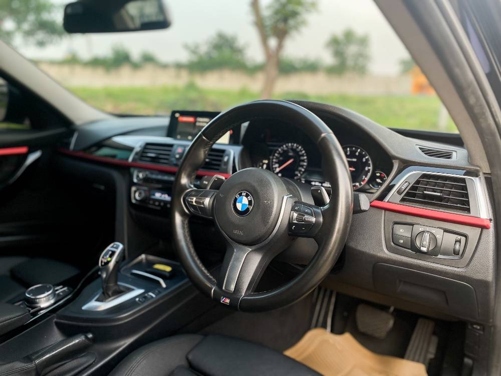 2017 BMW 3 Series Sedan  320i M Sport Limited 320i M Sport Limited tua