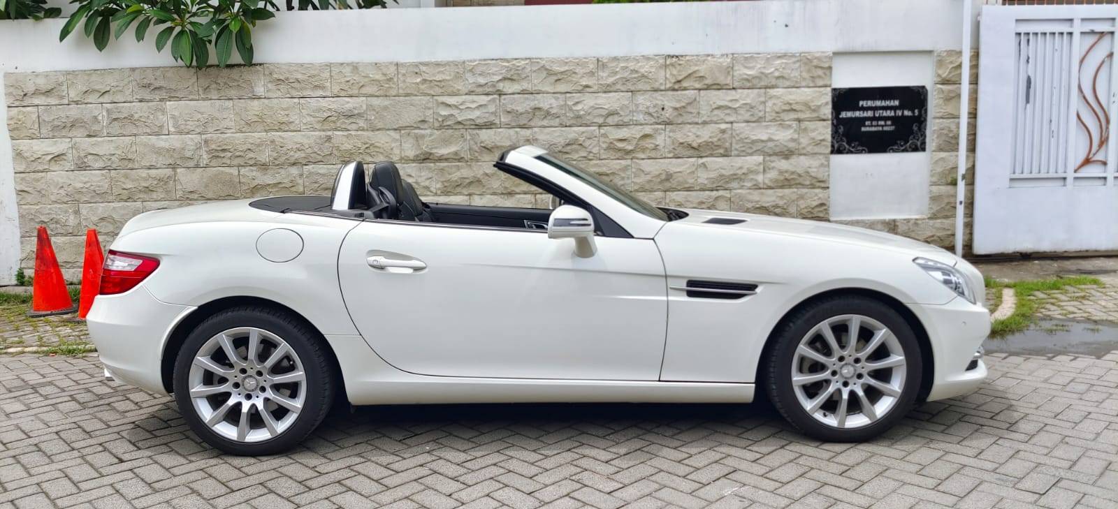 2011 Mercedes Benz SLK-Class SLK 200 1.8L CGI 2011 Mercedes Benz SLK-Class SLK 200 1.8L CGI