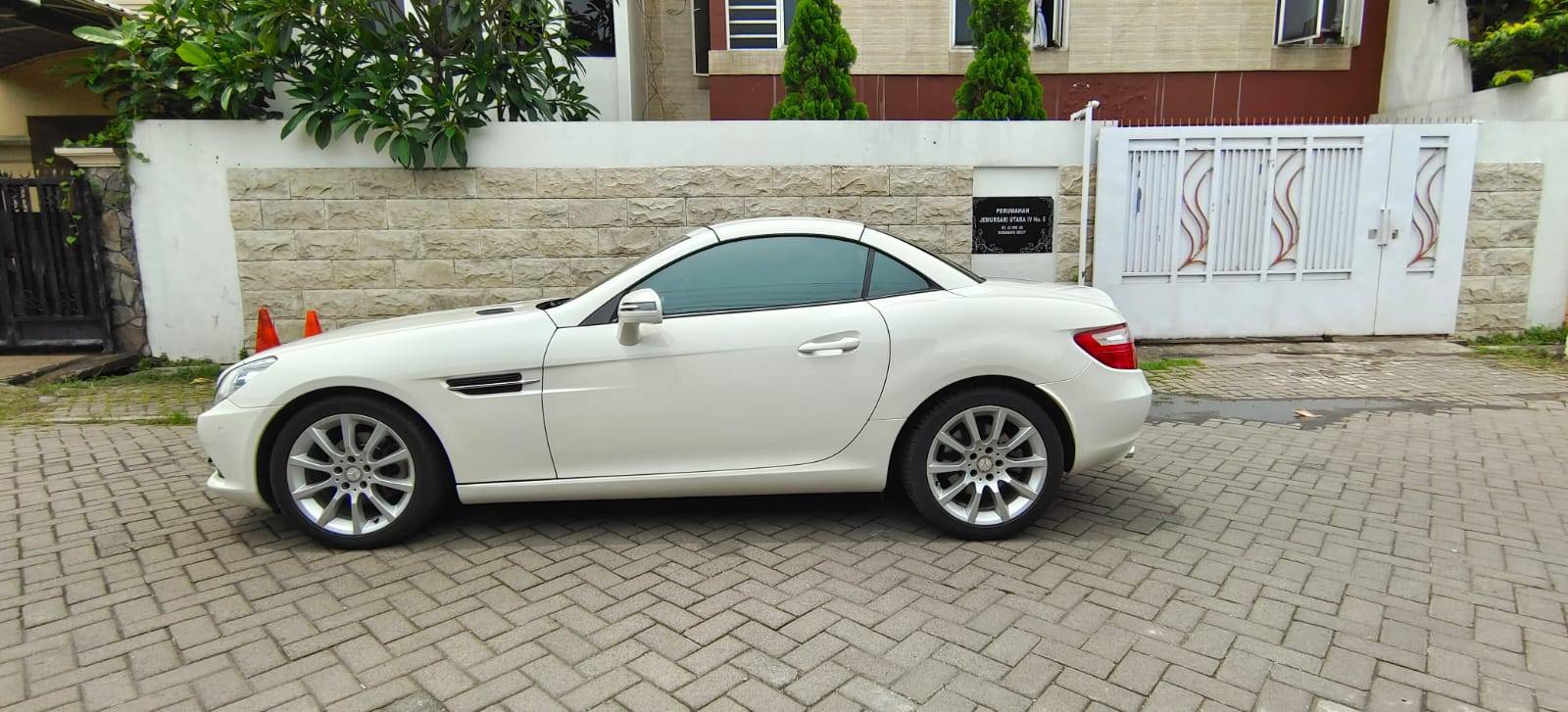 2011 Mercedes Benz SLK-Class SLK 200 1.8L CGI 2011 Mercedes Benz SLK-Class SLK 200 1.8L CGI
