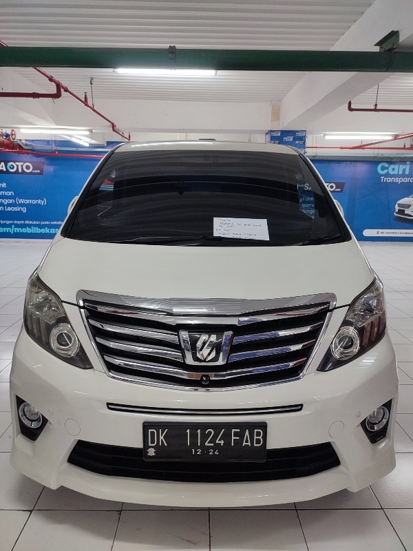2013 Toyota Alphard