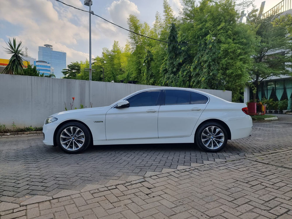 Old 2014 BMW 5 Series Sedan 520i Luxury 520i Luxury