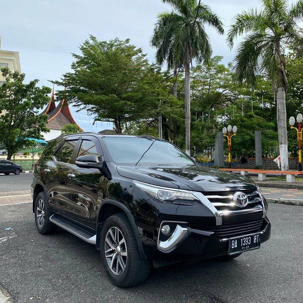 2017 Toyota Fortuner VRZ 4X2 TRD 2.4L AT 2017 Toyota Fortuner VRZ 4X2 TRD 2.4L AT