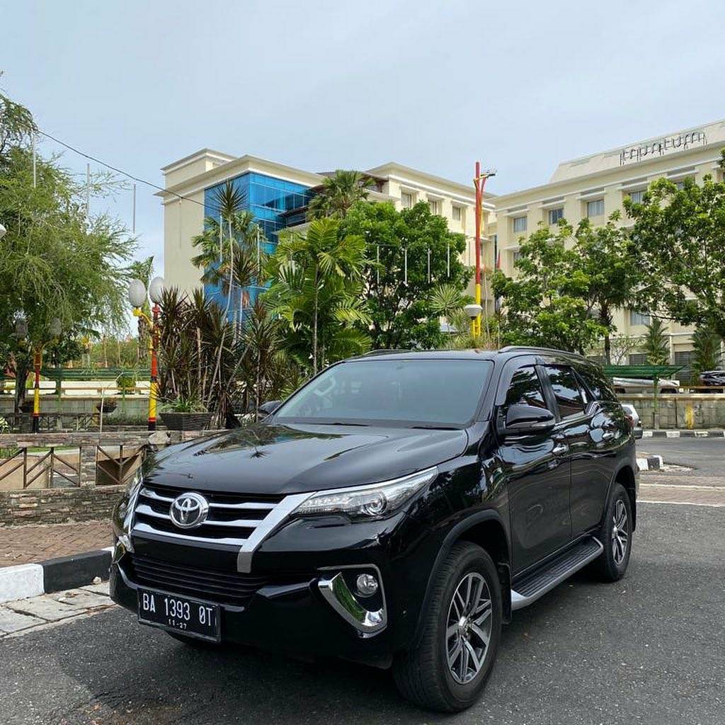 2017 Toyota Fortuner VRZ 4X2 TRD 2.4L AT 2017 Toyota Fortuner VRZ 4X2 TRD 2.4L AT