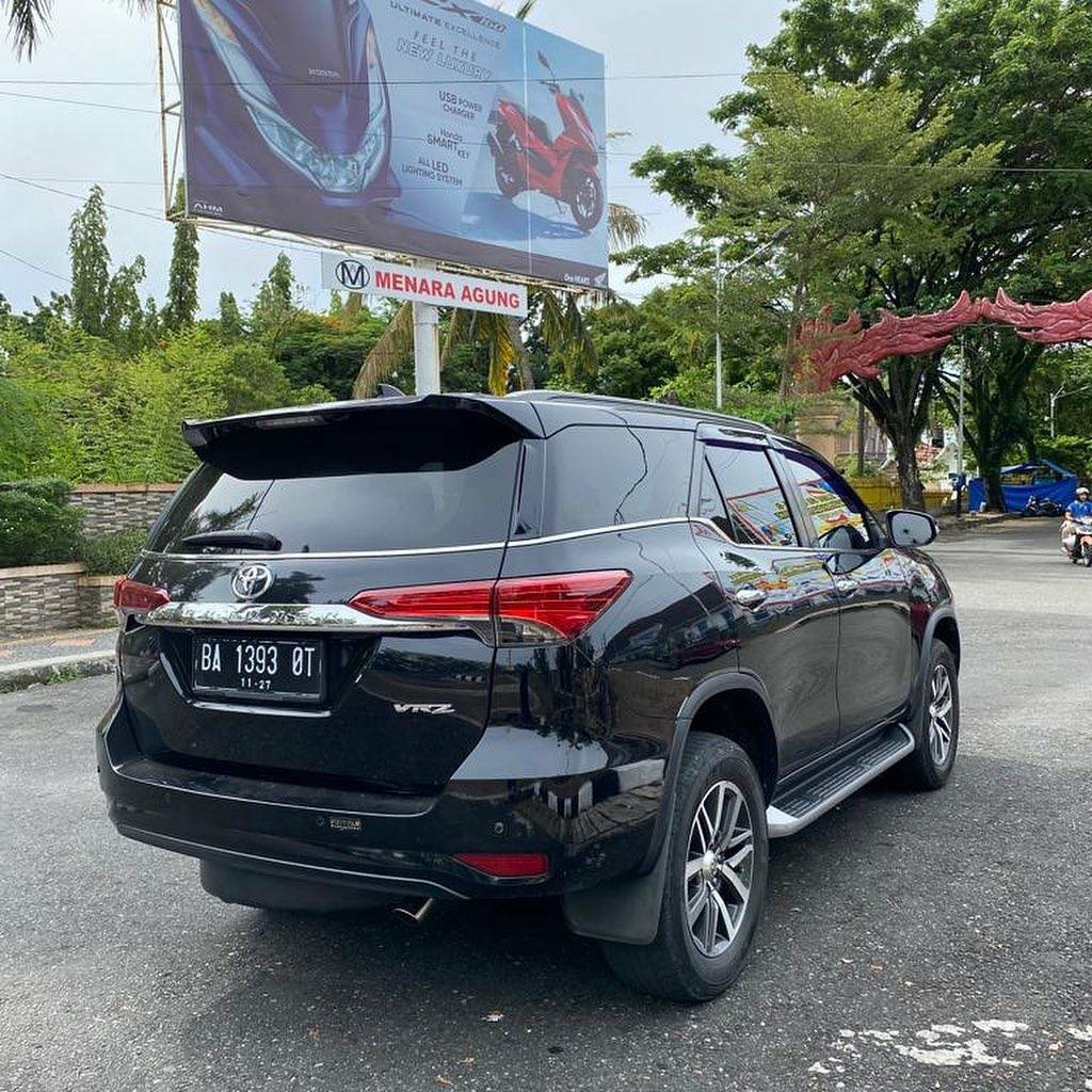 2017 Toyota Fortuner VRZ 4X2 TRD 2.4L AT 2017 Toyota Fortuner VRZ 4X2 TRD 2.4L AT