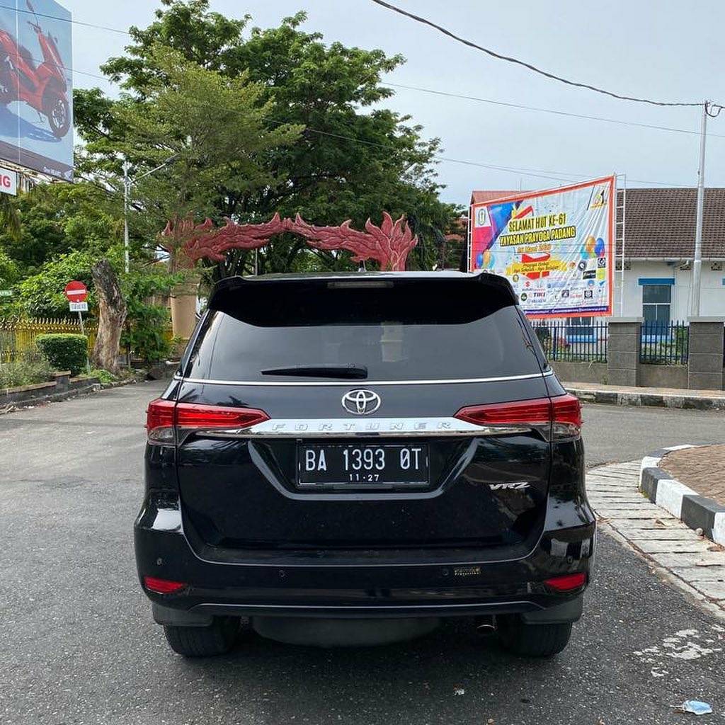 2017 Toyota Fortuner VRZ 4X2 TRD 2.4L AT 2017 Toyota Fortuner VRZ 4X2 TRD 2.4L AT