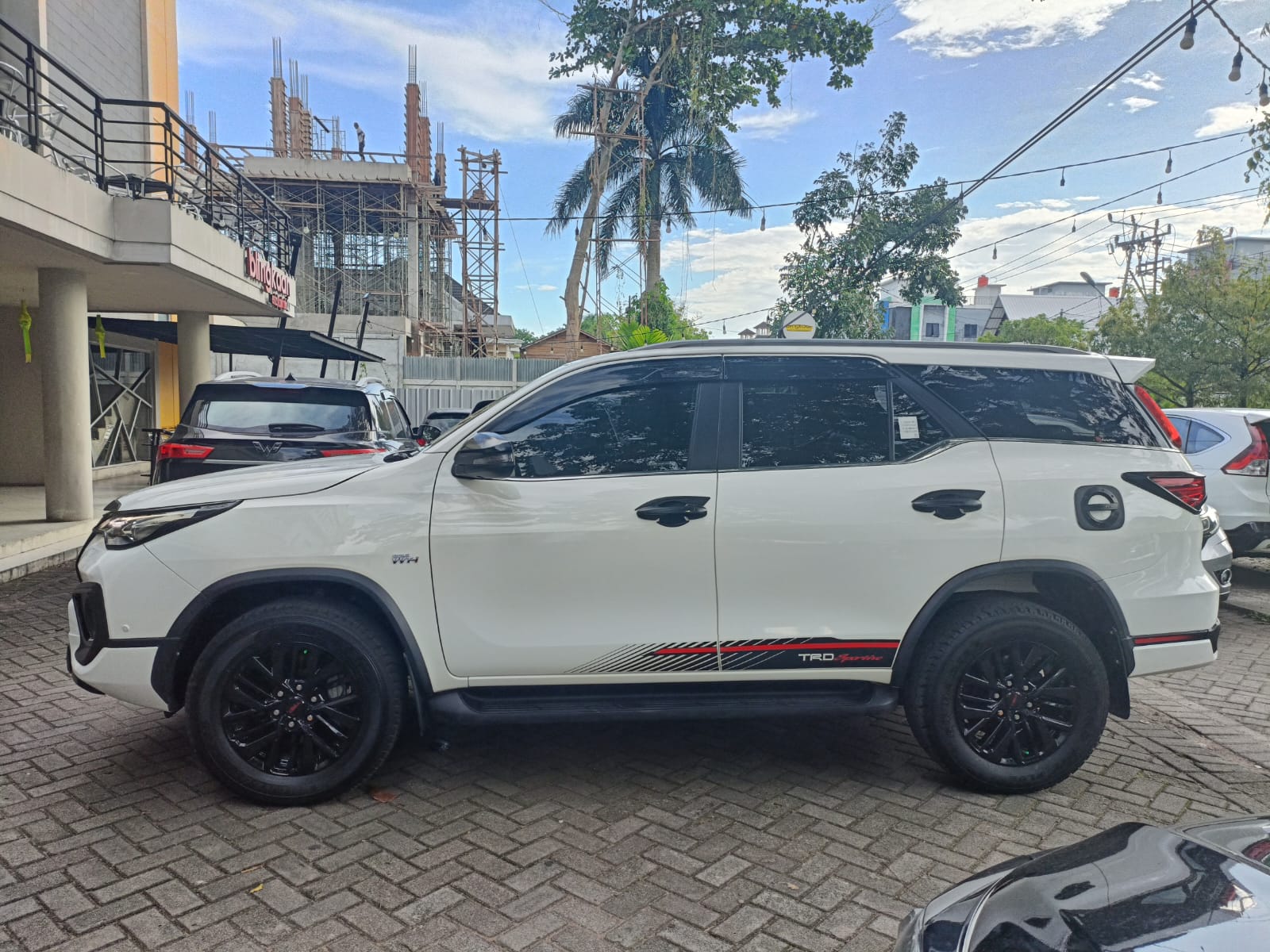 2020 Toyota Fortuner SRZ 4X2 TRD 2.7L AT 2020 Toyota Fortuner SRZ 4X2 TRD 2.7L AT