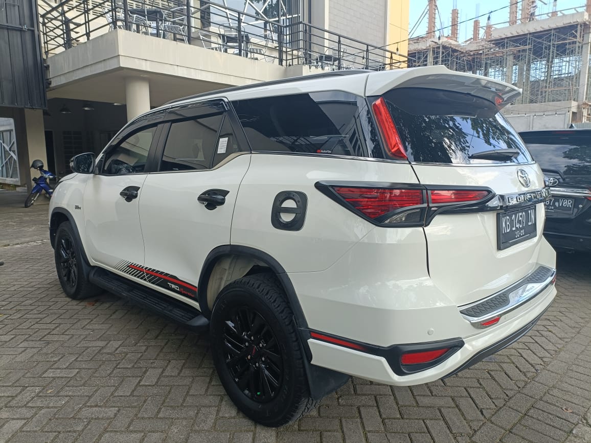 2020 Toyota Fortuner SRZ 4X2 TRD 2.7L AT 2020 Toyota Fortuner SRZ 4X2 TRD 2.7L AT
