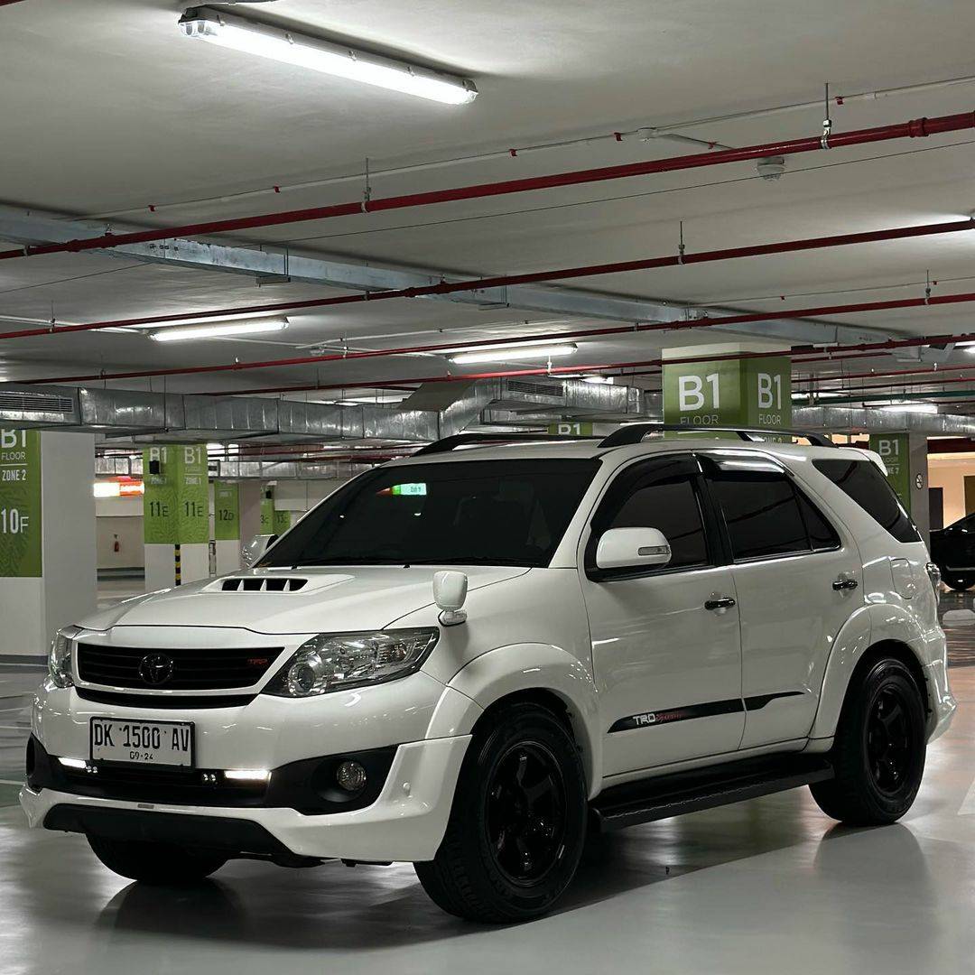 2014 Toyota Fortuner 4X2 2.5L AT TRD 2014 Toyota Fortuner 4X2 2.5L AT TRD